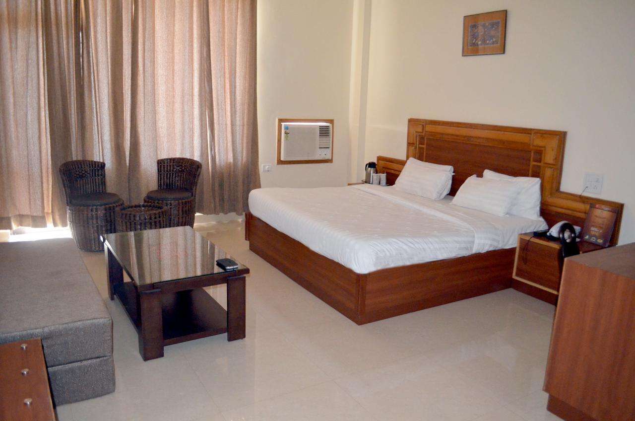 Capital O 4747 Imperial Hotel Katra Dış mekan fotoğraf