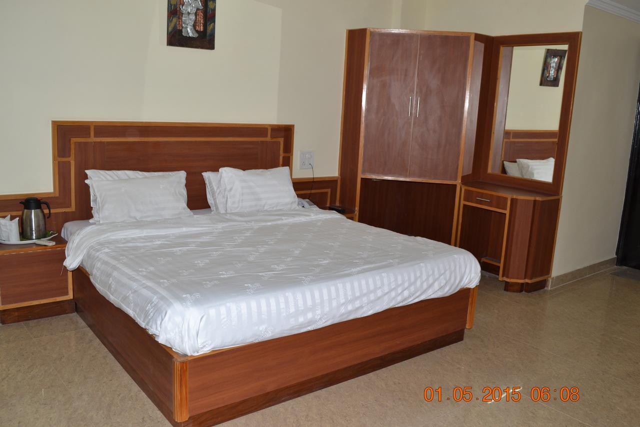 Capital O 4747 Imperial Hotel Katra Dış mekan fotoğraf